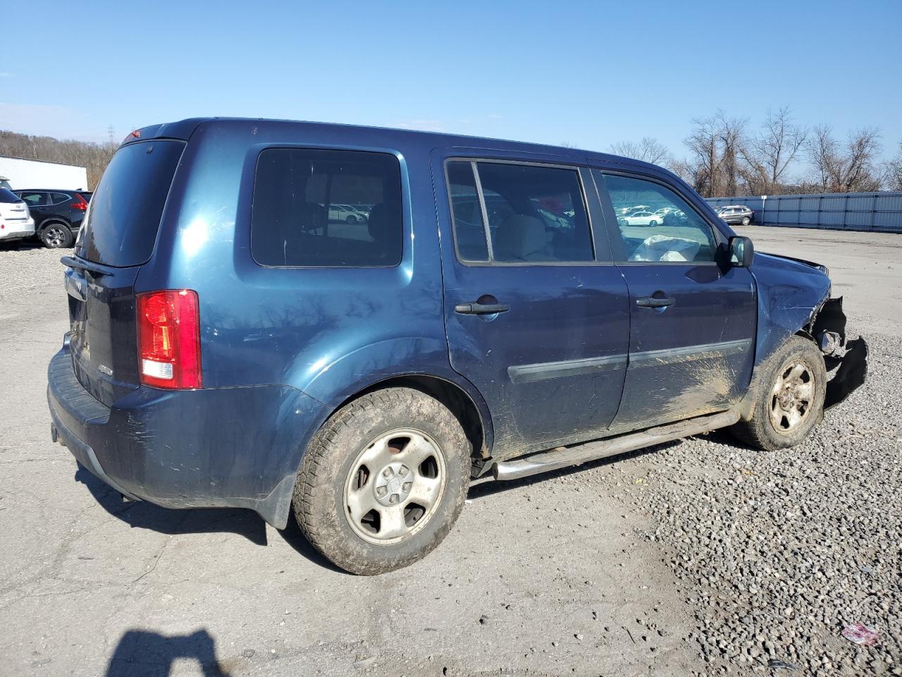 Изображение 3 2011 HONDA PILOT LX 2011 с VIN 5FNYF4H22BB037005