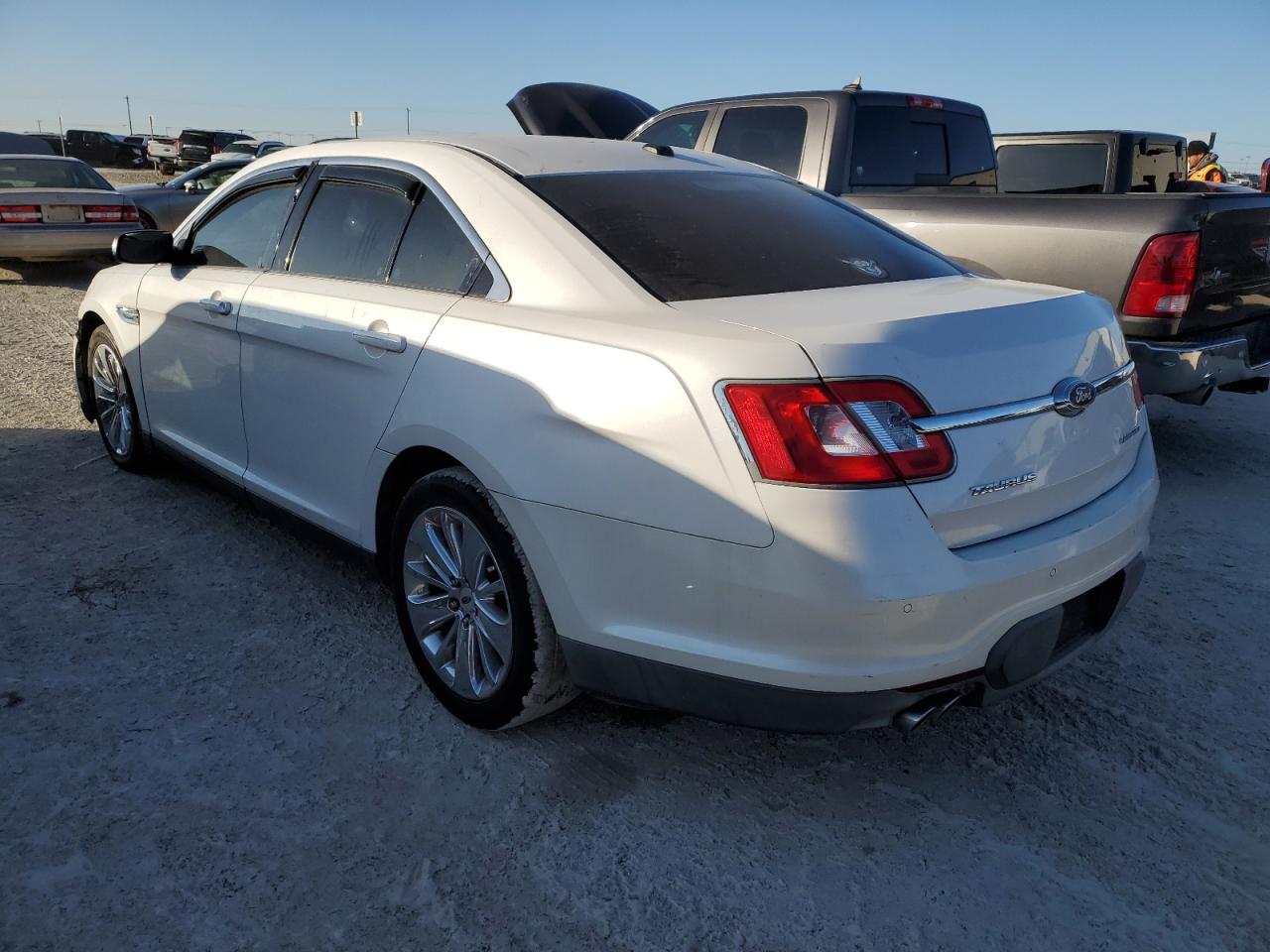 Obraz 2 z 2011 FORD TAURUS LIMITED 2011 z VIN 1FAHP2FW8BG136480