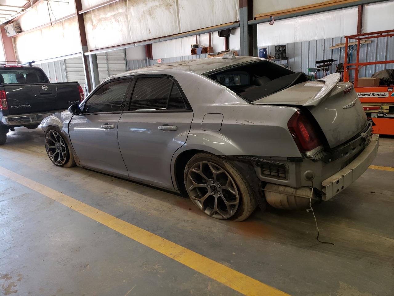 Изображение 2 2018 CHRYSLER 300 S 2018 с VIN 2C3CCABG3JH274721