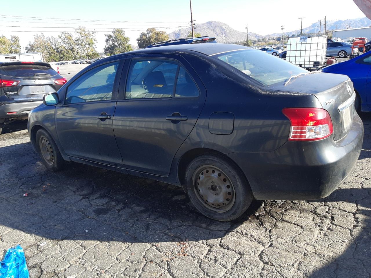 Image 2 of 2007 TOYOTA YARIS  2007 with VIN JTDBT923071053264