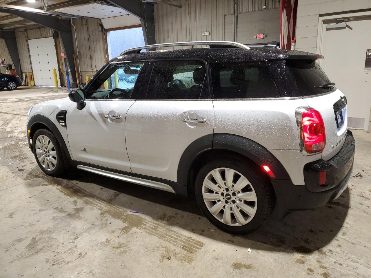 Obraz 2 z 2017 MINI COOPER COUNTRYMAN ALL4 2017 z VIN WMZYV5C30H3E02301