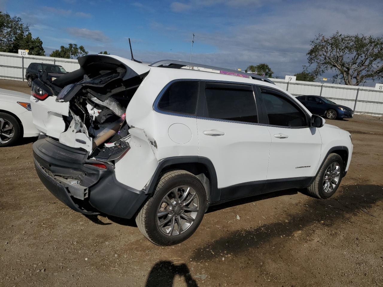 Изображение 3 2019 JEEP CHEROKEE LATITUDE PLUS 2019 с VIN 1C4PJLLB6KD263356