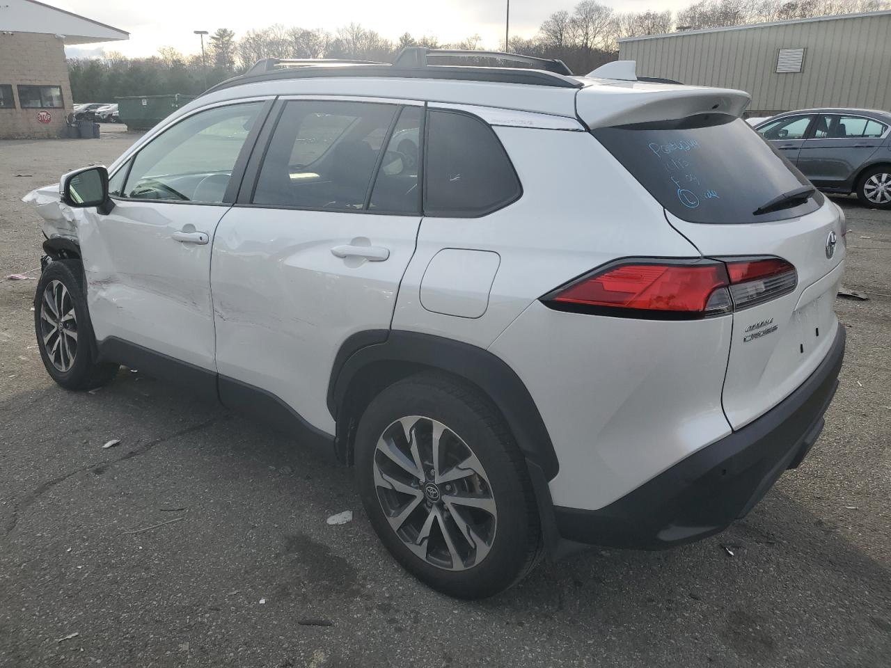 Изображение 2 2022 TOYOTA COROLLA CROSS XLE 2022 с VIN 7MUDAABG5NV039790