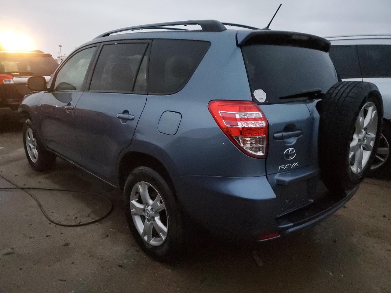 Изображение 2 Toyota Rav4 2011 с VIN 2T3ZF4DV8BW072422