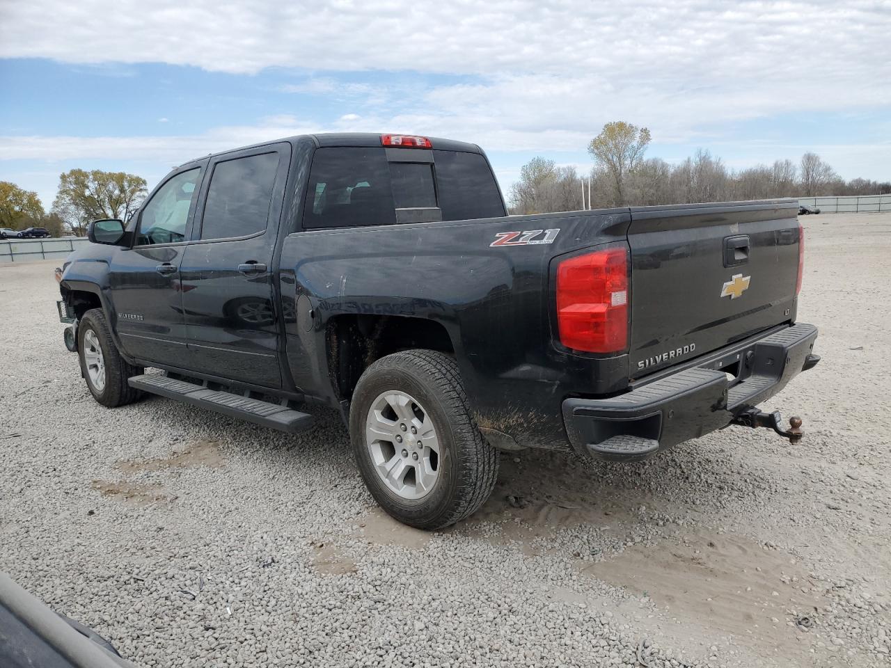 Image 2 of 2016 CHEVROLET SILVERADO K1500 LT 2016 with VIN 3GCUKREC9GG173296