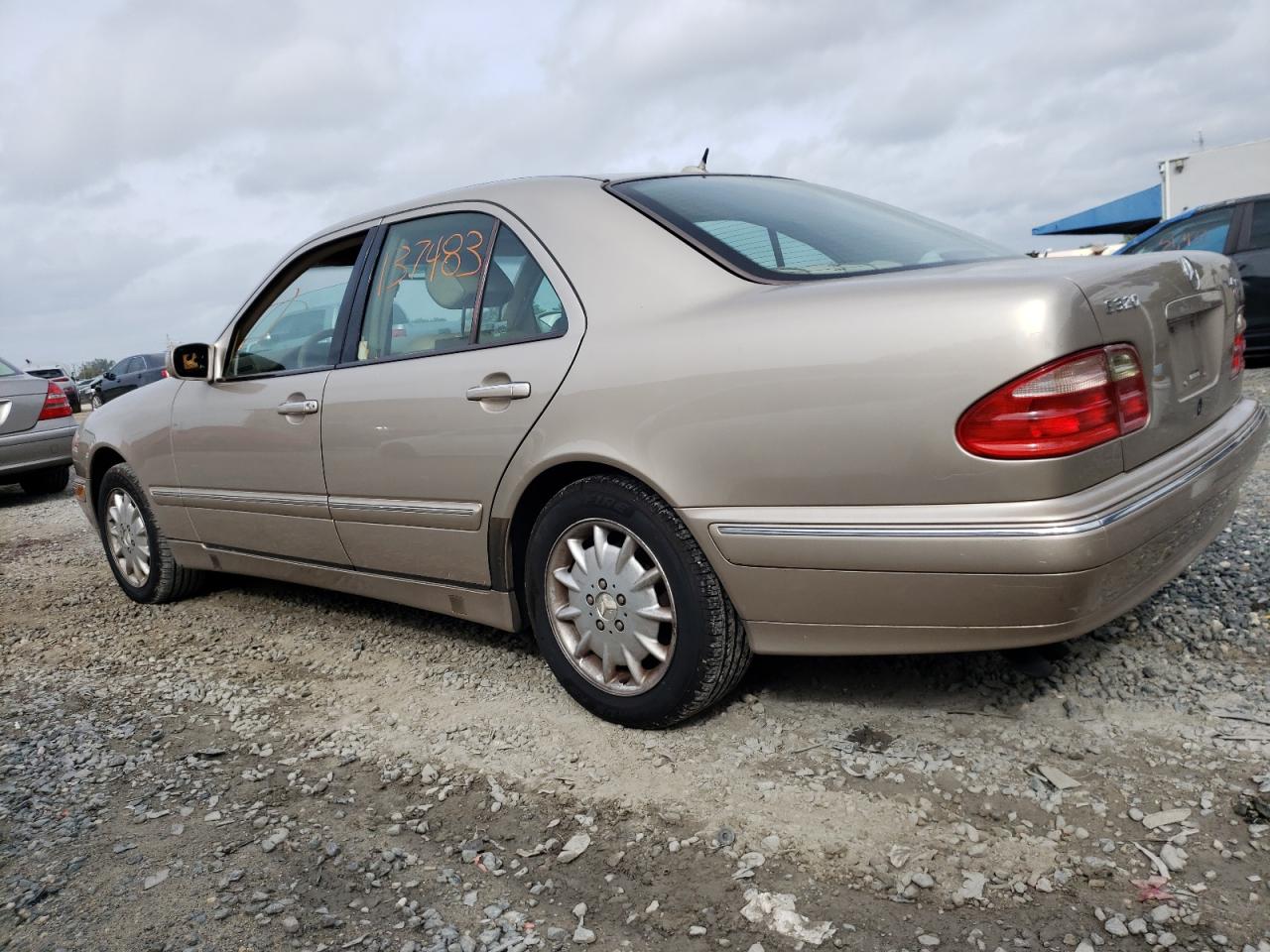 Изображение 2 2001 MERCEDES-BENZ E 320 4MATIC 2001 с VIN WDBJF82JX1X048085