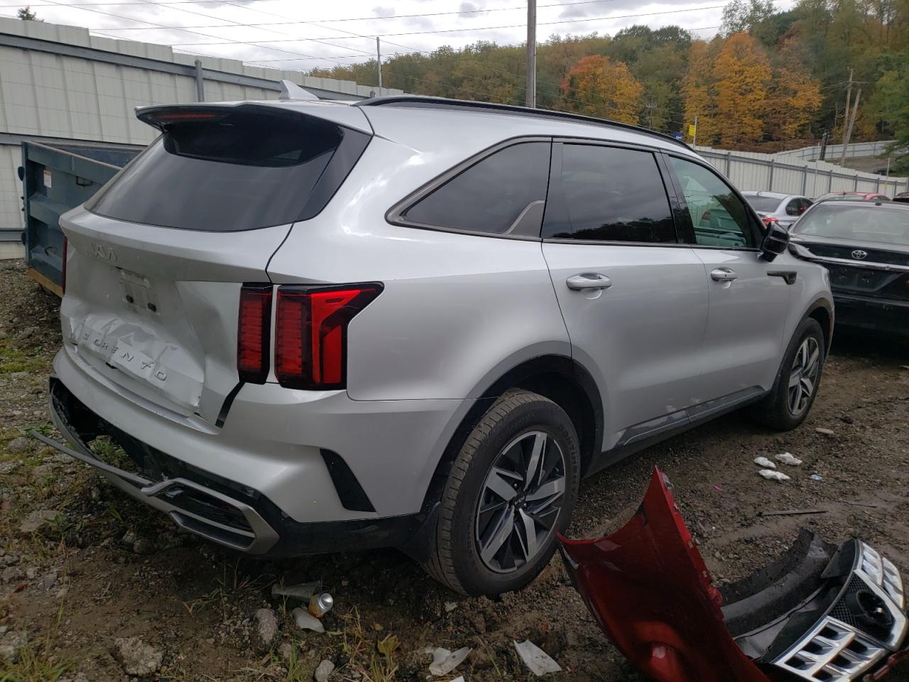 Image 3 of 2022 KIA SORENTO S 2022 with VIN 5XYRL4LC8NG084033