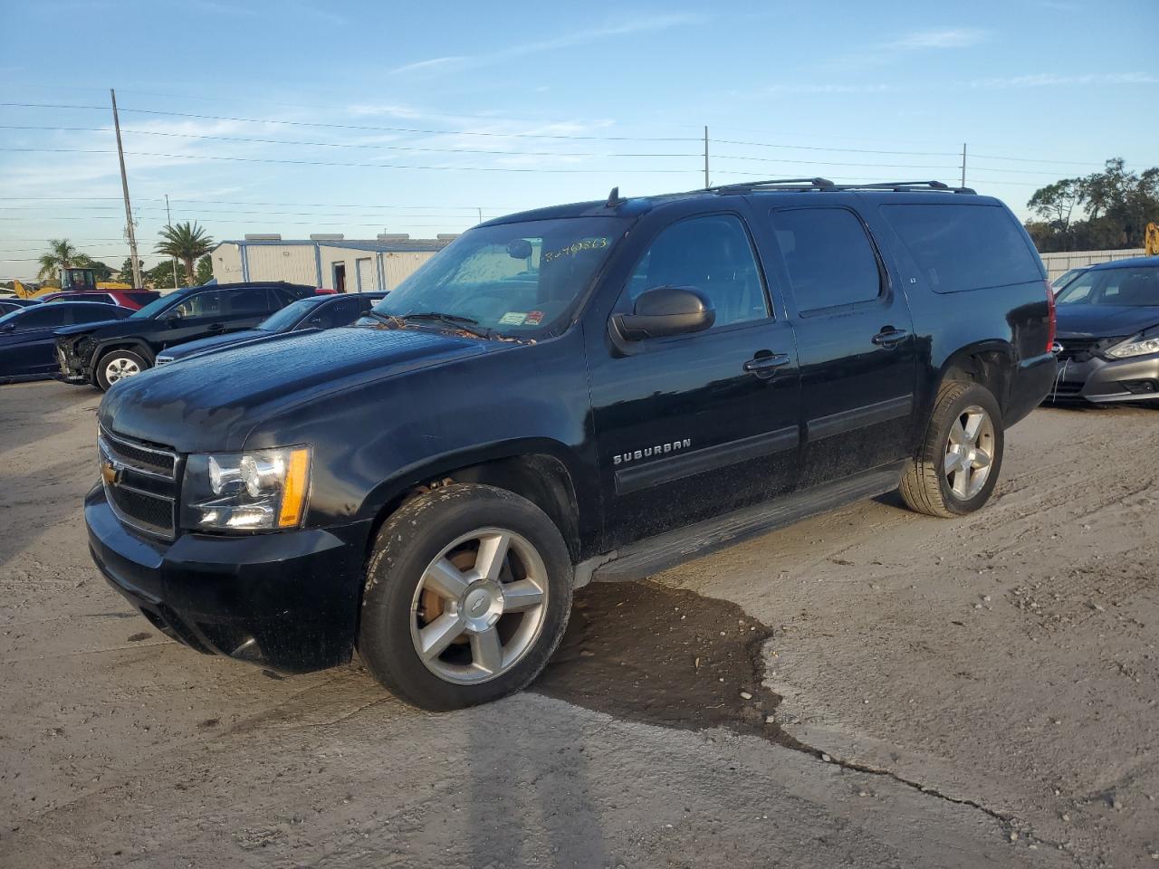 Image 1 of 2014 CHEVROLET SUBURBAN K1500 LT 2014 with VIN 1GNSKJE7XER142171