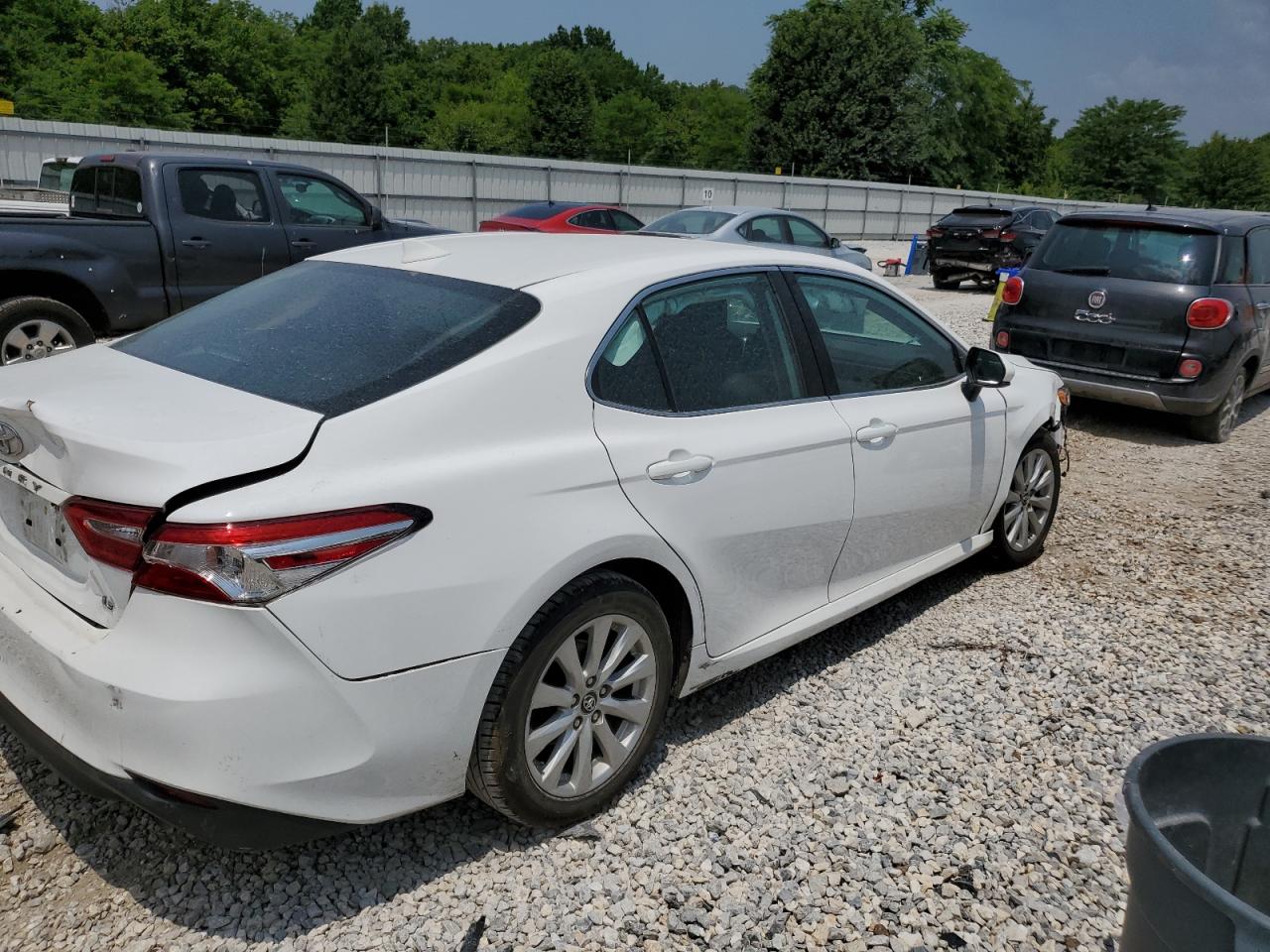 Изображение 3 2019 TOYOTA CAMRY L 2019 с VIN 4T1B11HK8KU743644