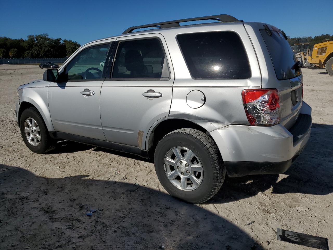 Изображение 2 2010 MAZDA TRIBUTE I 2010 с VIN 4F2CY0C79AKM03124