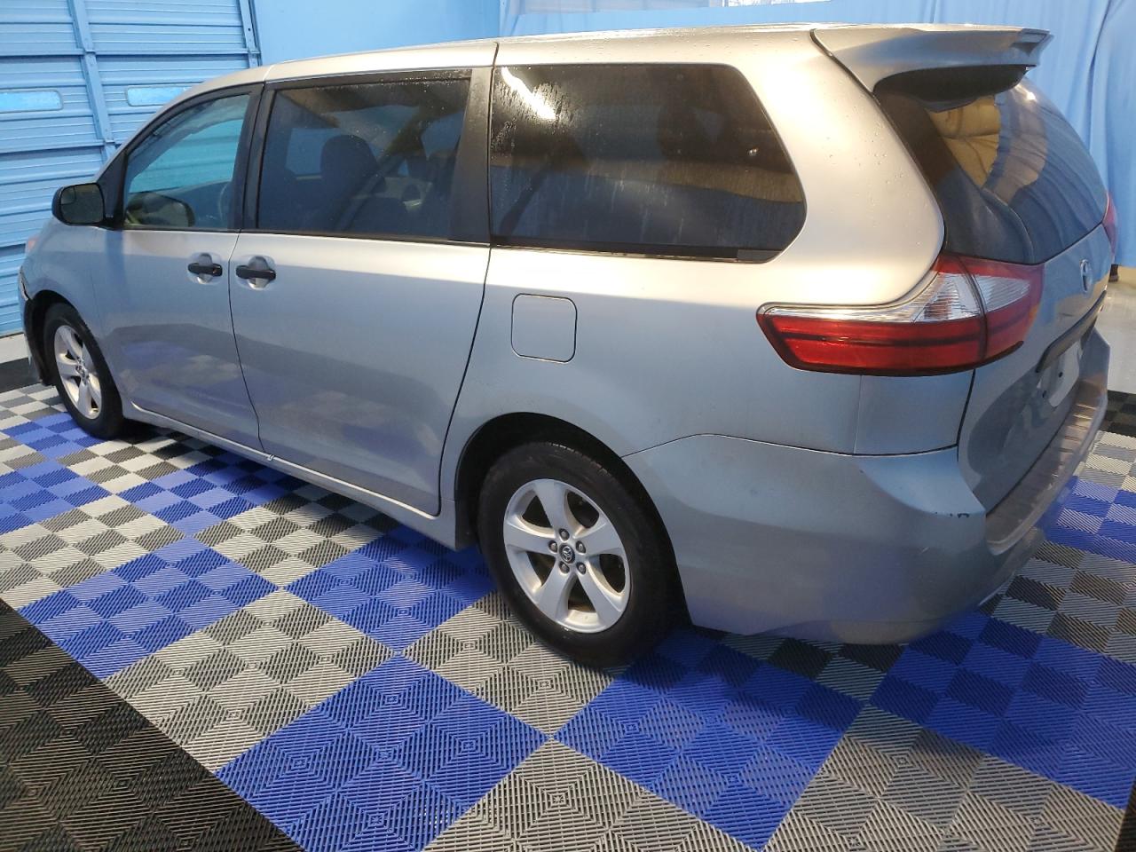 Image 2 of 2018 TOYOTA SIENNA L 2018 with VIN 5TDZZ3DC5JS907926