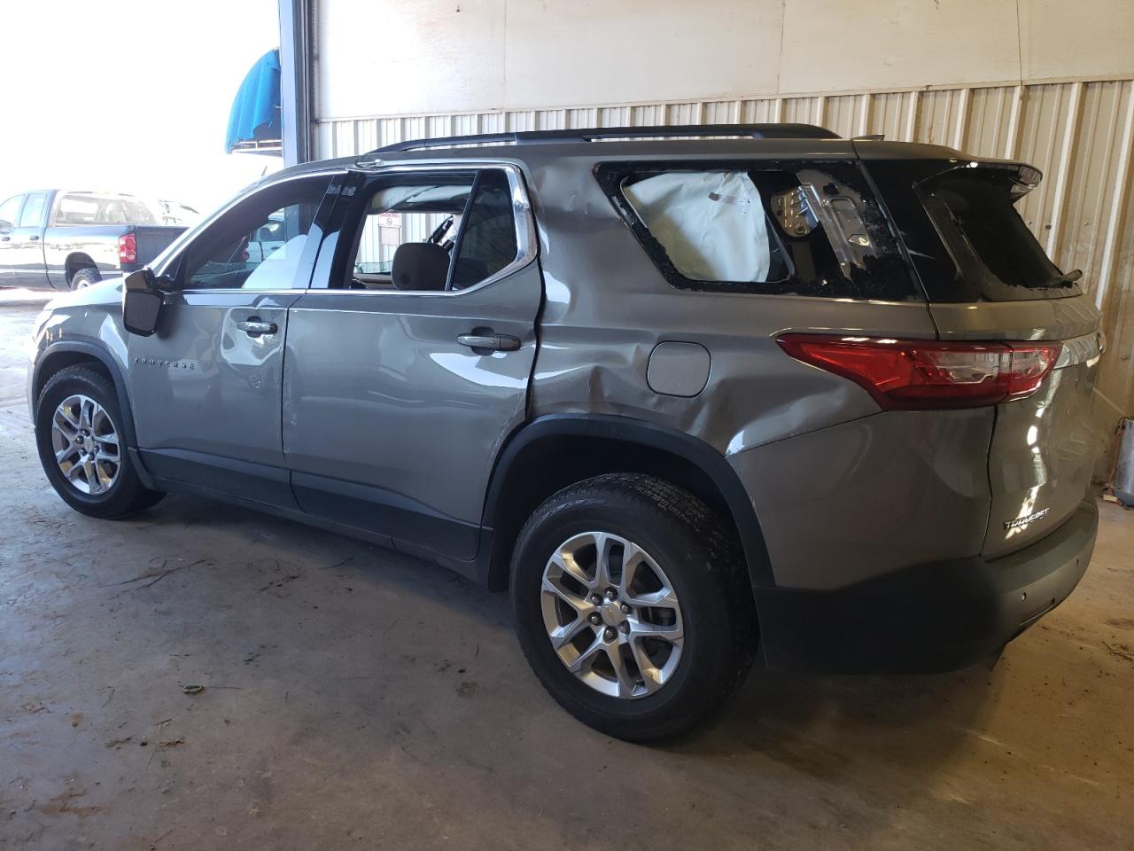 Изображение 2 2019 CHEVROLET TRAVERSE LT 2019 с VIN 1GNERGKW6KJ231902