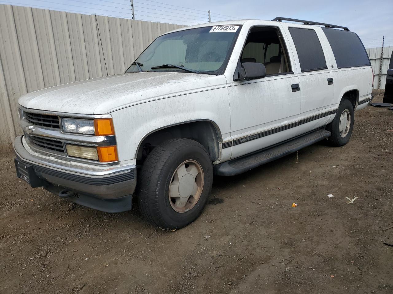 Image 1 of 1998 CHEVROLET SUBURBAN K1500 1998 with VIN 3GNFK16R3WG140197