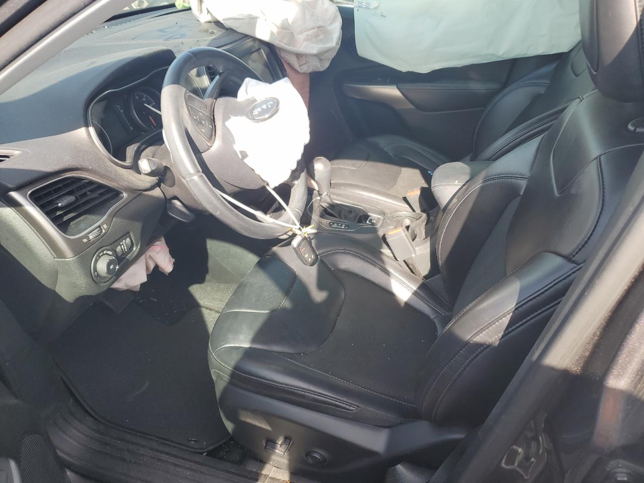 Image 1 of 2019 JEEP CHEROKEE LATITUDE PLUS 2019 with VIN 1C4PJLLB3KD327353