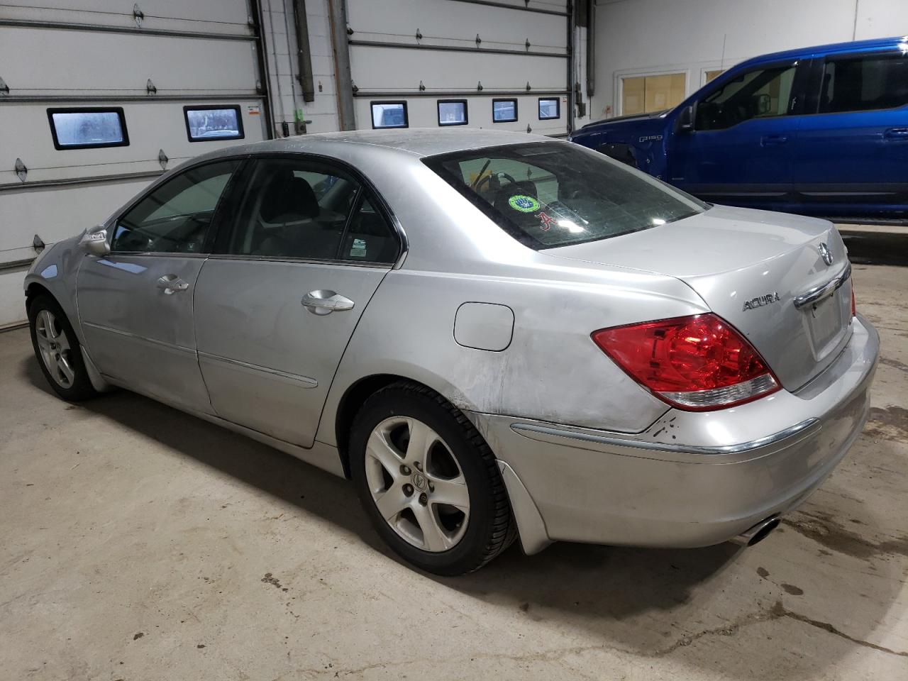 Image 2 of 2007 ACURA RL  2007 with VIN JH4KB16617C003873