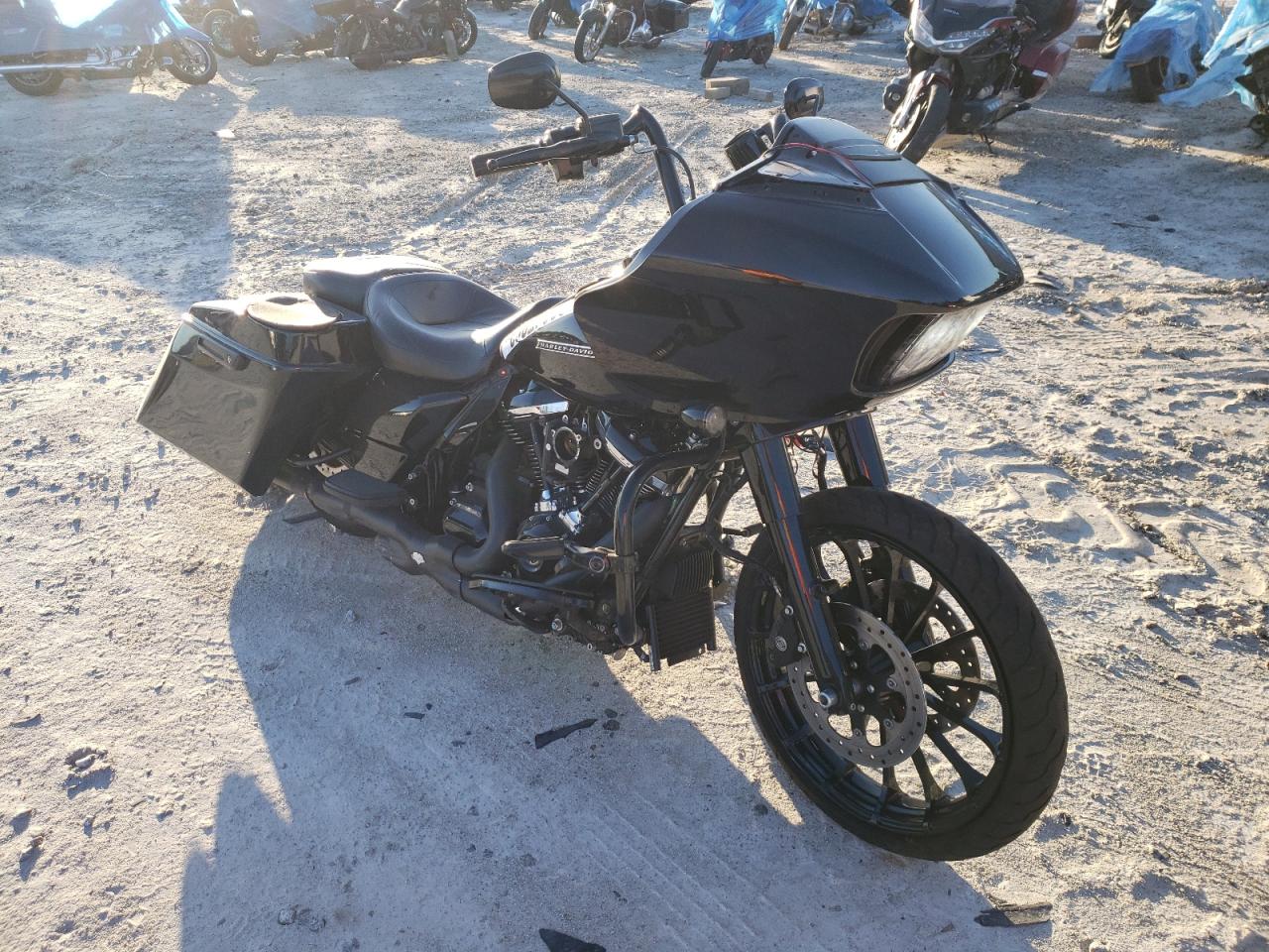 Image 1 of 2018 HARLEY-DAVIDSON FLTRXS ROAD GLIDE SPECIAL 2018 with VIN 1HD1KTC15JB631643