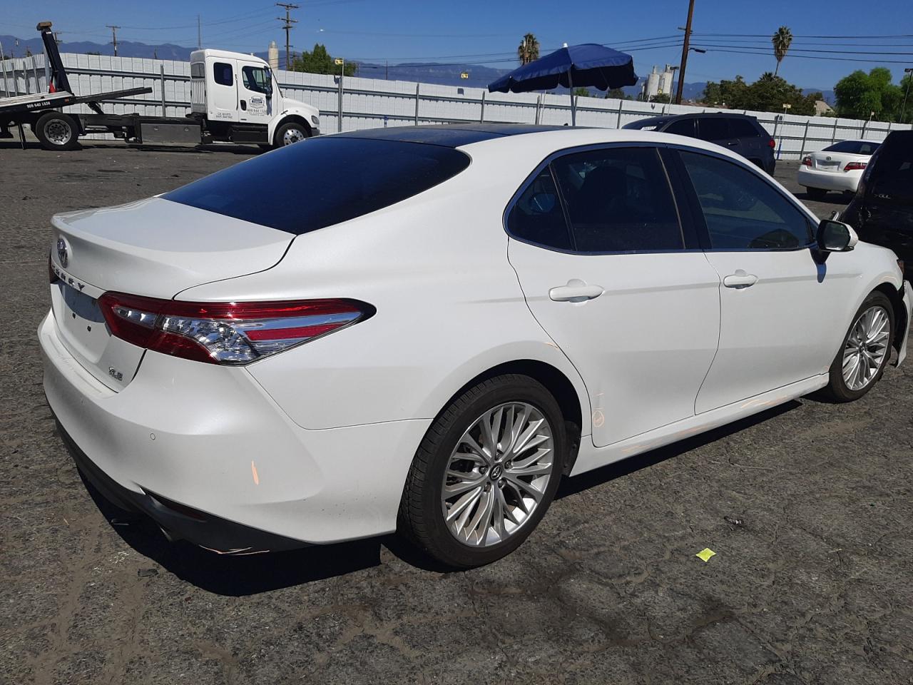 Obraz 3 z 2018 TOYOTA CAMRY L 2018 z VIN 4T1B11HK9JU650856
