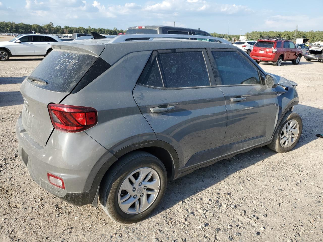 Image 3 of Hyundai Venue Sel 2020 with VIN KMHRC8A39LU028135