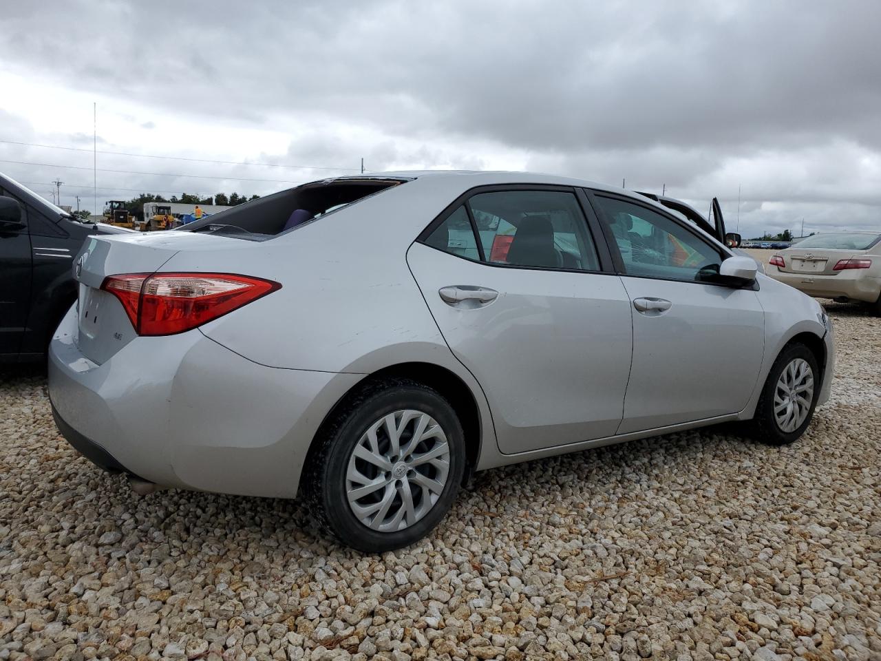 Изображение 3 2018 TOYOTA COROLLA L 2018 с VIN 5YFBURHE5JP754729