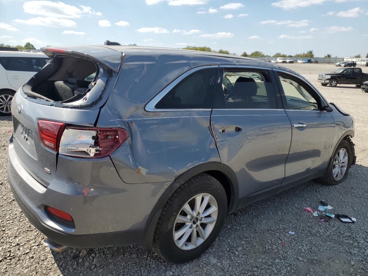 Image 3 of 2020 KIA SORENTO L 2020 with VIN 5XYPG4A32LG656547