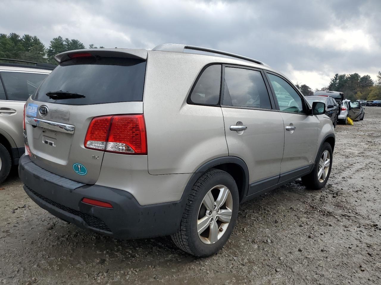 Image 3 of 2013 KIA SORENTO EX 2013 with VIN 5XYKUDA6XDG415964