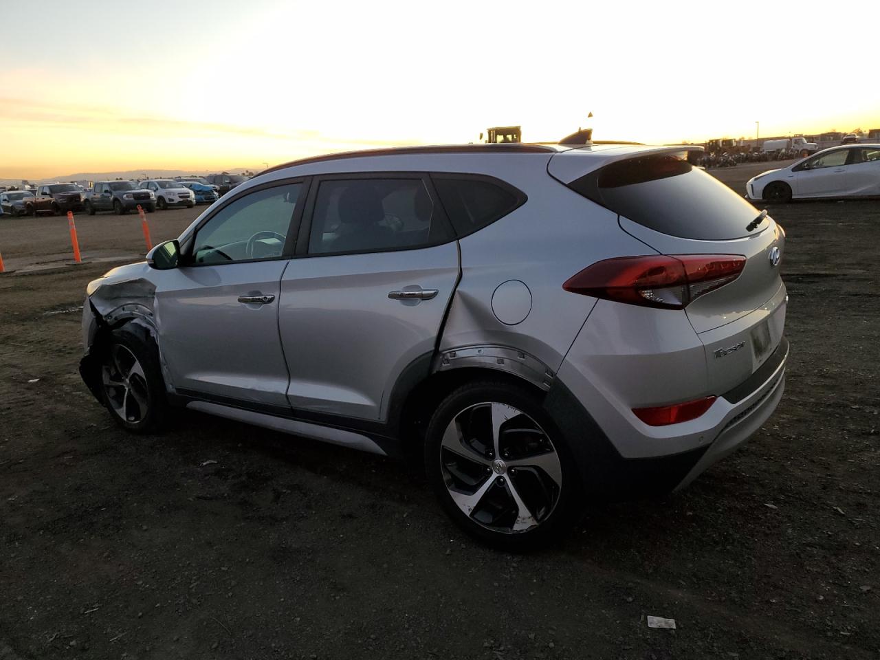 Изображение 2 2017 HYUNDAI TUCSON LIMITED 2017 с VIN KM8J33A2XHU370692