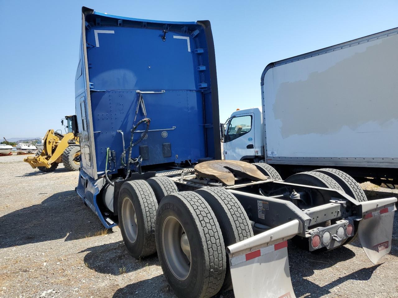 Image 3 of 2022 KENWORTH CONSTRUCTION T680 2022 with VIN 1XKYD49X5NJ492092