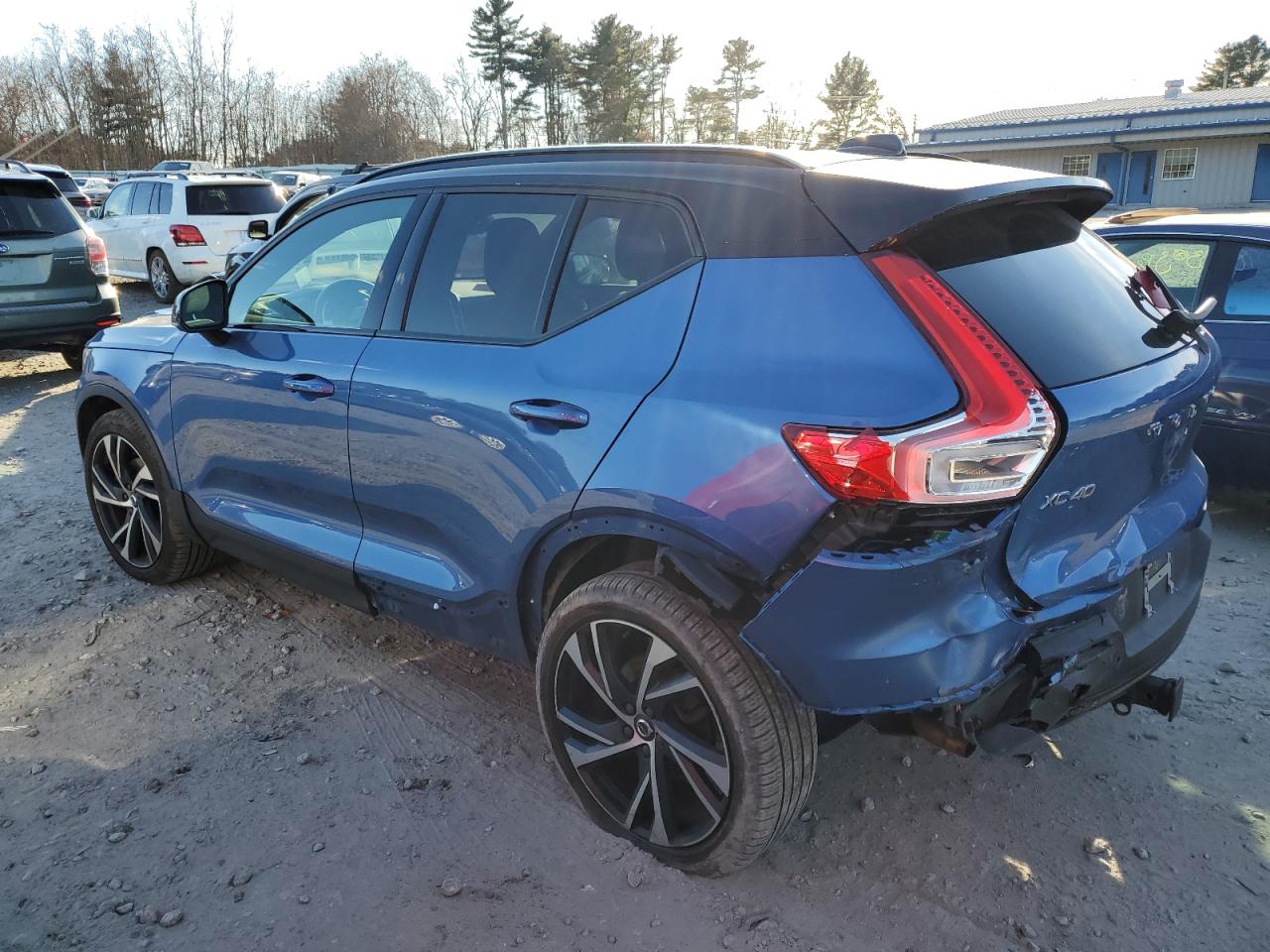 Obraz 2 z 2020 VOLVO XC40 T5 R-DESIGN 2020 z VIN YV4162UM2L2194693
