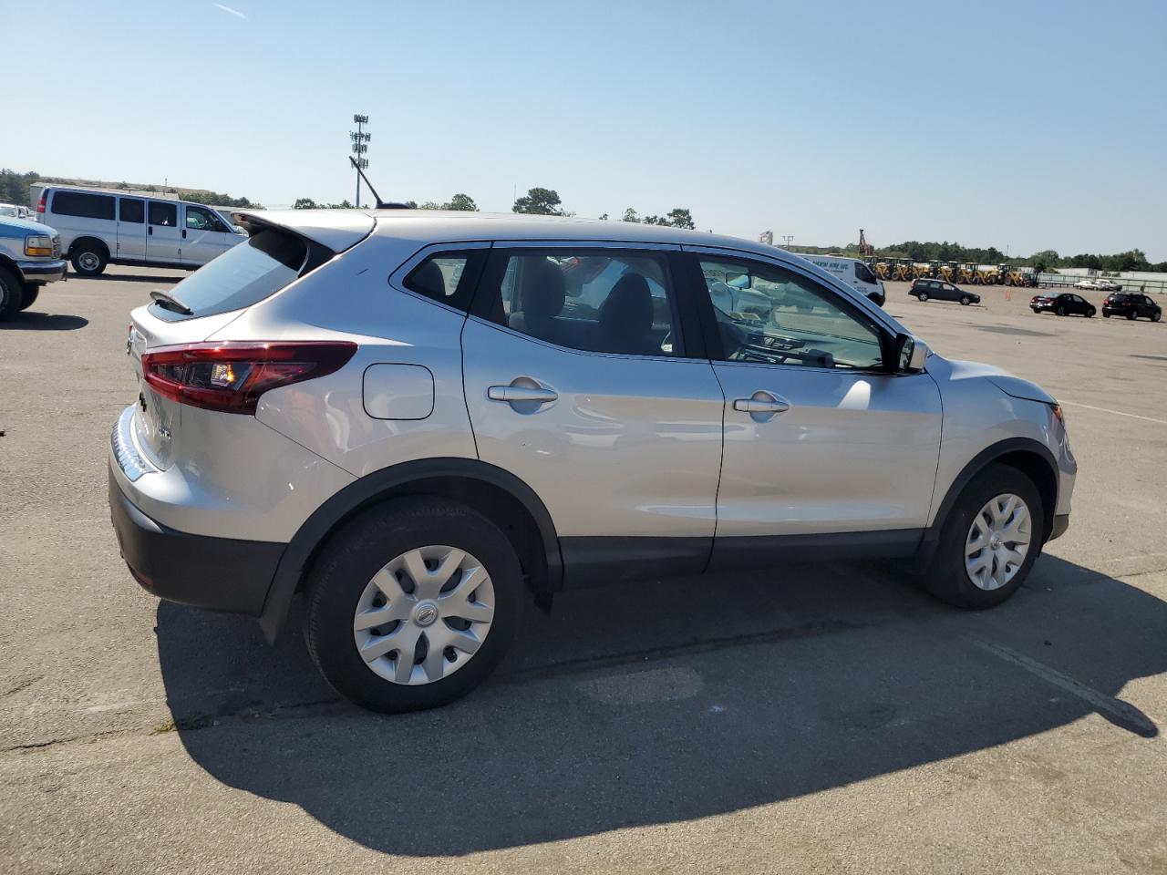 Image 3 of Nissan Rogue Sport S 2020 with VIN JN1BJ1CW9LW644628