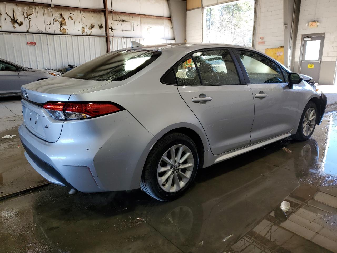 Image 3 of 2020 TOYOTA COROLLA LE 2020 with VIN JTDVPRAE1LJ096848