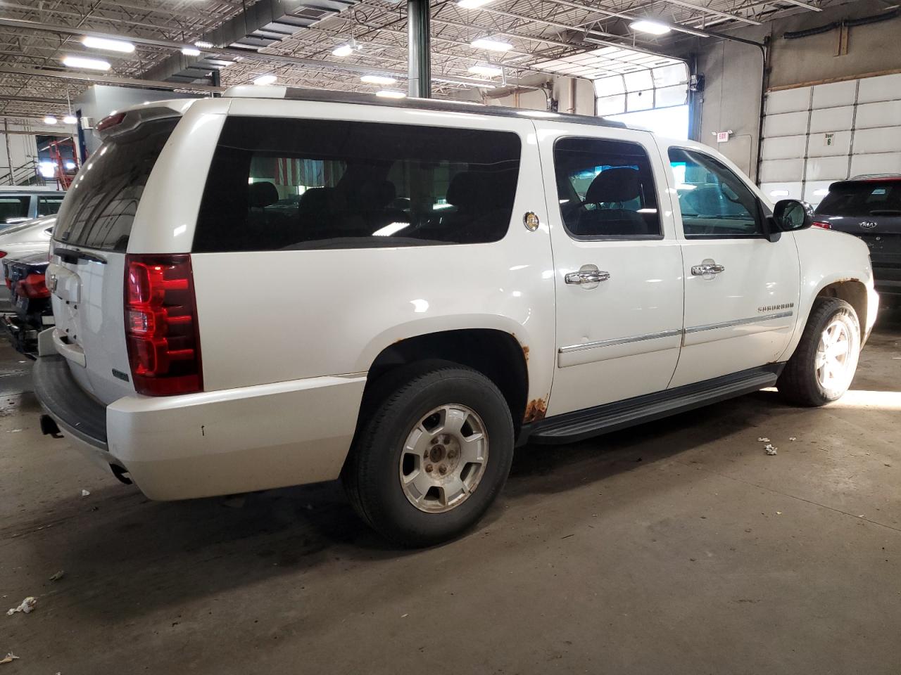 Изображение 3 2010 CHEVROLET SUBURBAN K1500 LTZ 2010 с VIN 1GNUKKE3XAR248769
