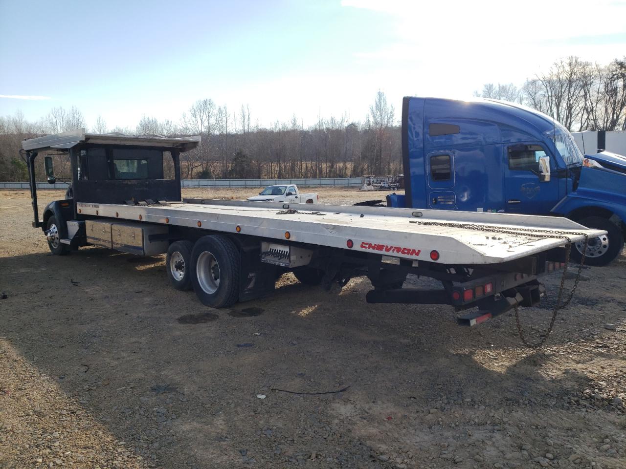 Image 3 of 2004 KENWORTH CONSTRUCTION T300 2004 with VIN 2NKMHZ7X04M065780