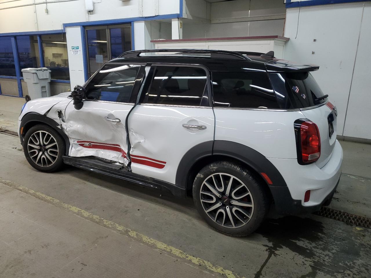 Image 2 of 2018 MINI COOPER JCW COUNTRYMAN ALL4 2018 with VIN WMZYV9C34J3B92072
