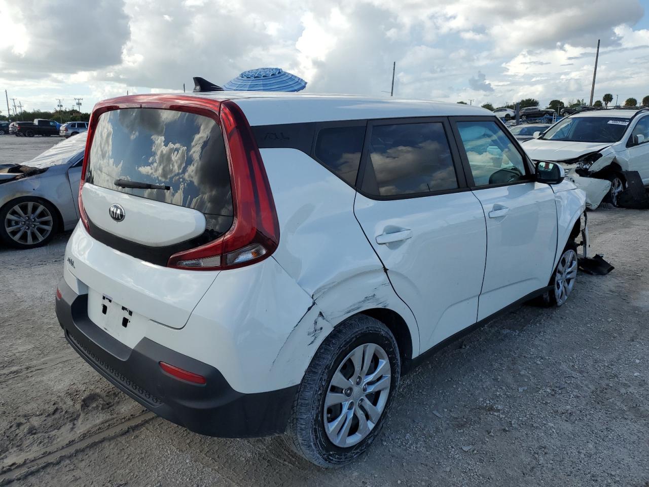 Image 3 of 2021 KIA SOUL LX 2021 with VIN KNDJ23AU3M7777190