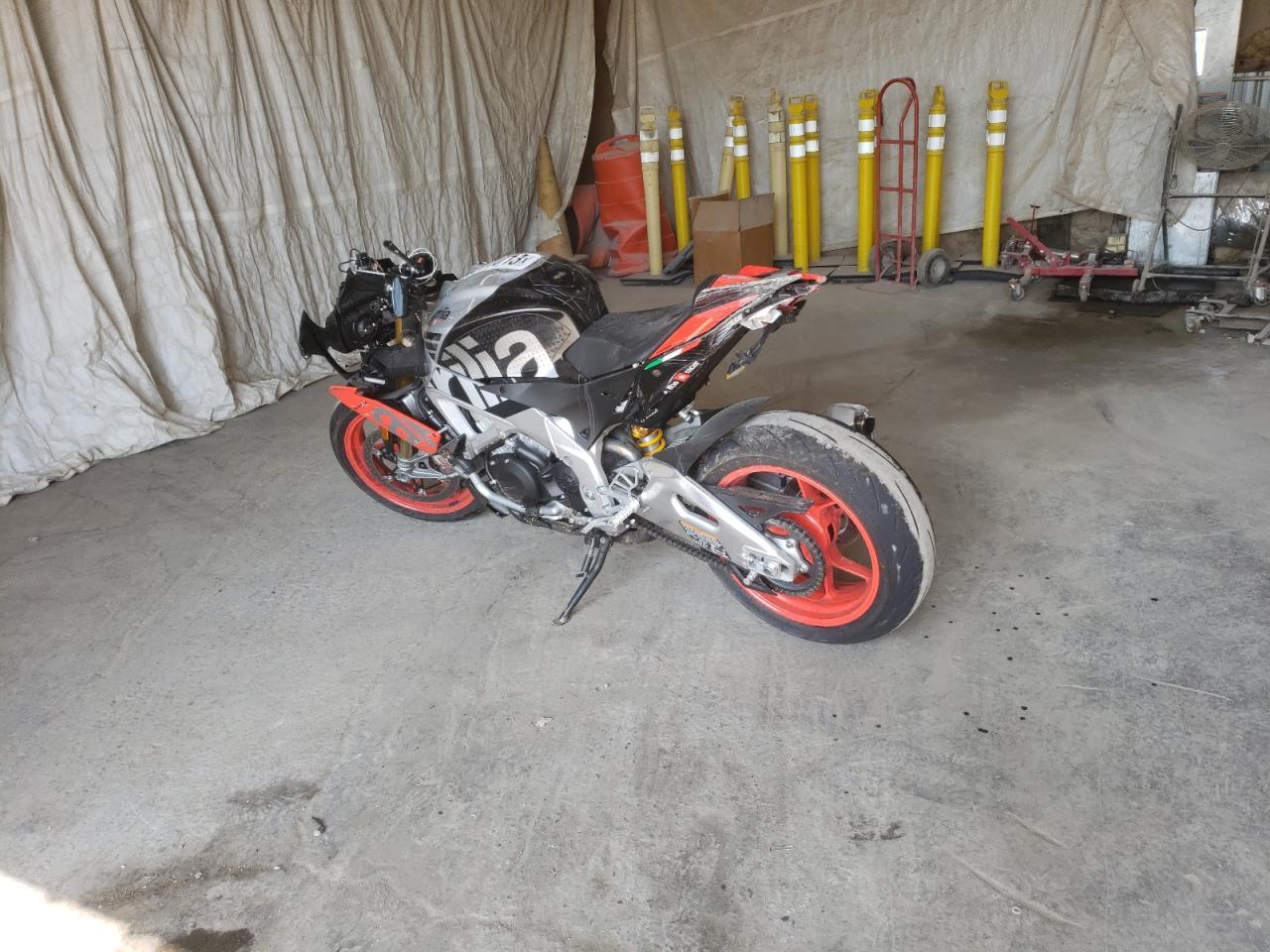 Obraz 3 z 2018 APRILIA TUONO 2018 z VIN ZD4KGUA03JS000479