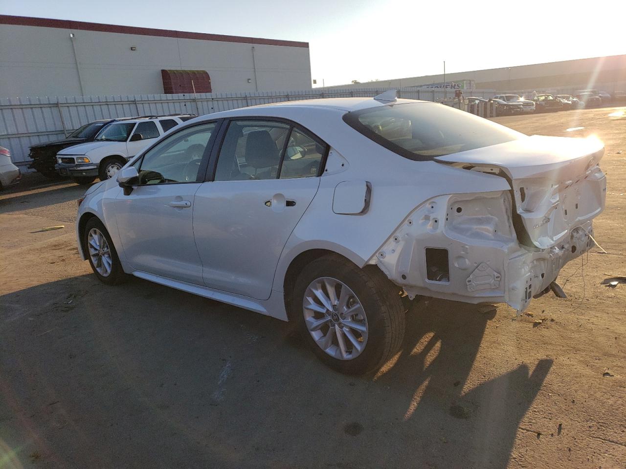 Image 2 of 2022 TOYOTA COROLLA LE 2022 with VIN JTDVPMAE6N3017880