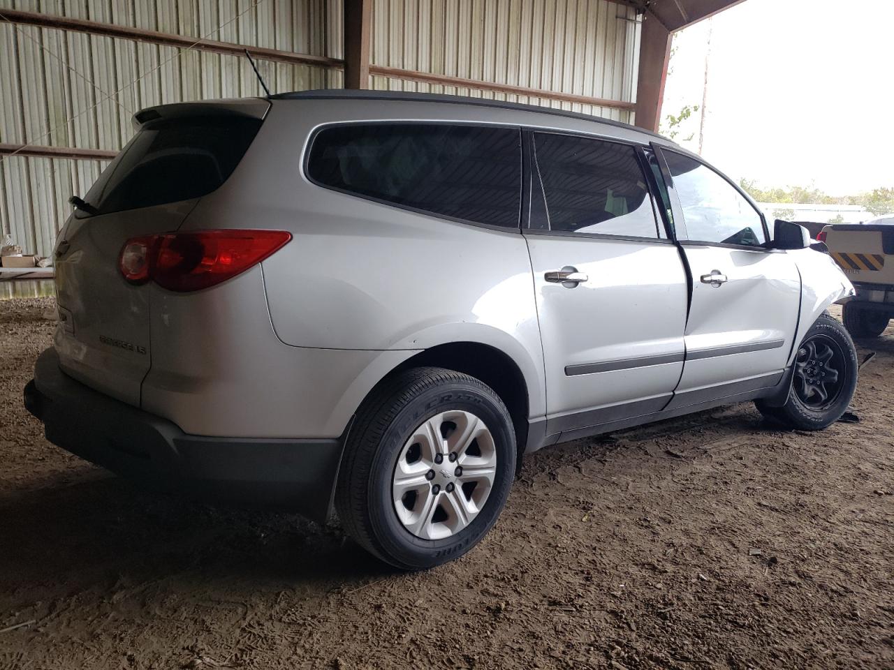 Obraz 3 z 2011 CHEVROLET TRAVERSE LS 2011 z VIN 1GNKREED0BJ128878
