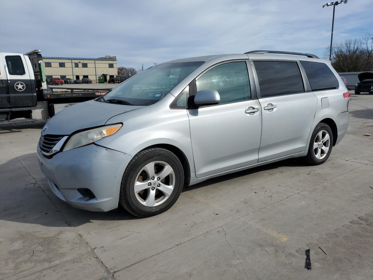 Image 1 of 2012 TOYOTA SIENNA LE 2012 with VIN 5TDKK3DCXCS202421