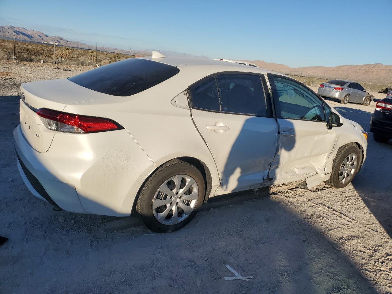 Obraz 3 z 2020 TOYOTA COROLLA LE 2020 z VIN 5YFEPRAE8LP065754