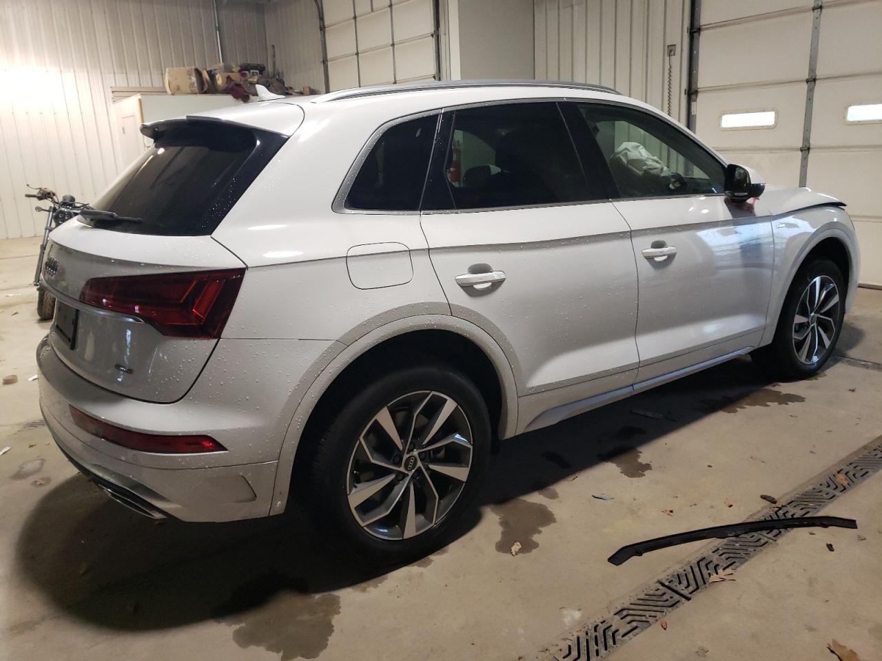 Image 3 of 2022 AUDI Q5 PREMIUM PLUS 45 2022 with VIN WA1EAAFY2N2106476