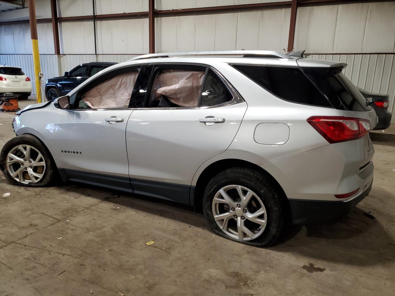 Image 2 of 2019 CHEVROLET EQUINOX LT 2019 with VIN 3GNAXVEX0KS660030