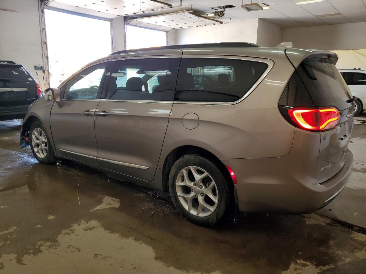Изображение 2 2017 CHRYSLER PACIFICA TOURING L 2017 с VIN 2C4RC1BG3HR593143