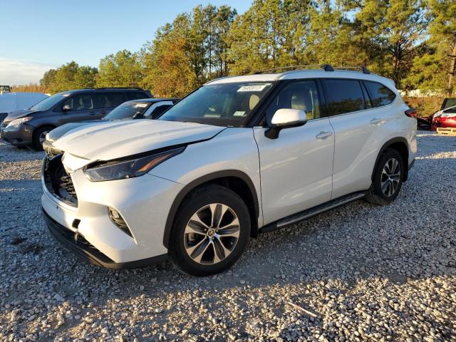 Obraz 1 z 2022 TOYOTA HIGHLANDER XLE 2022 z VIN 5TDGZRAH8NS555988