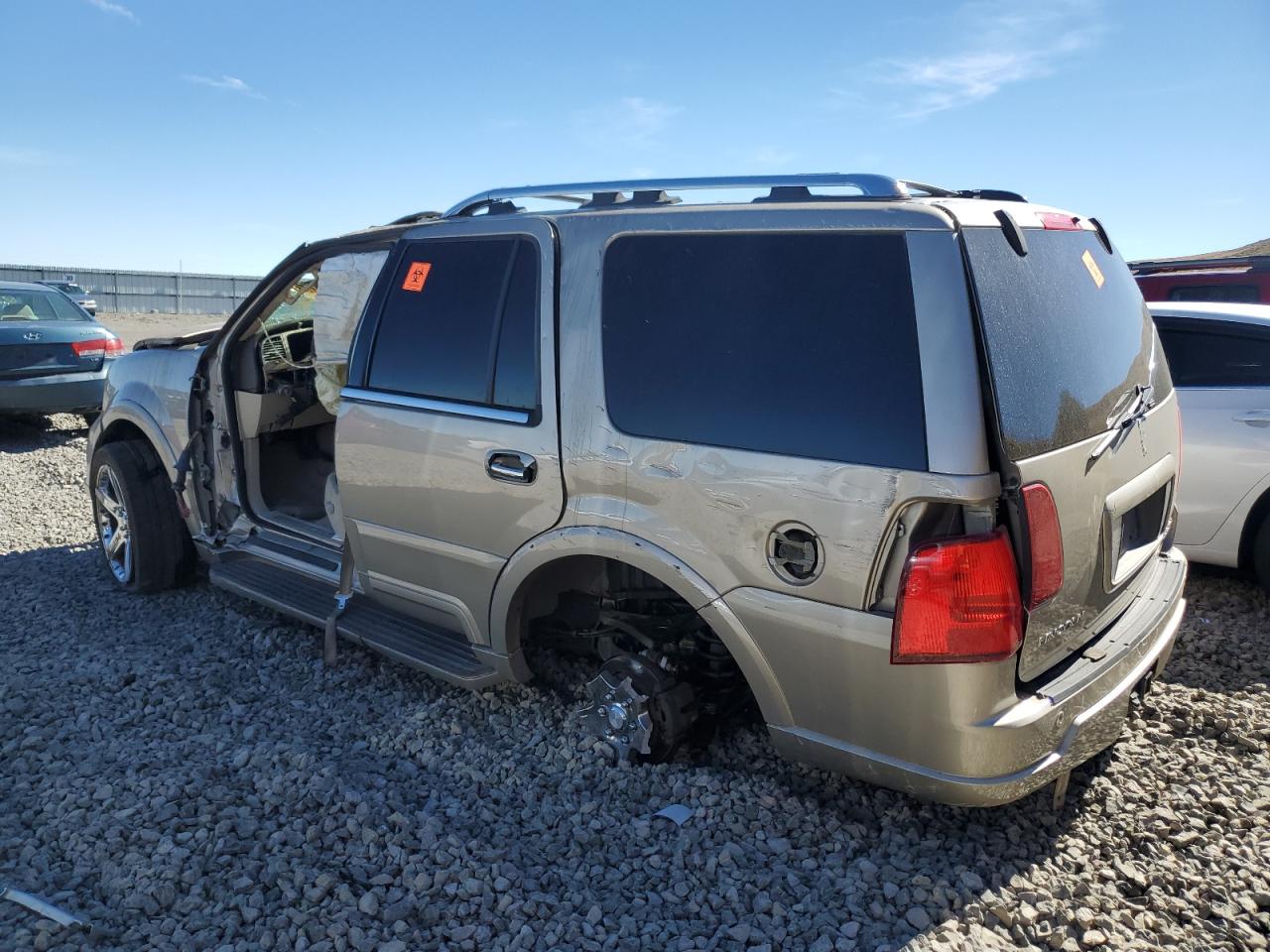 Image 2 of 2004 LINCOLN NAVIGATOR  2004 with VIN 5LMFU28R74LJ27631