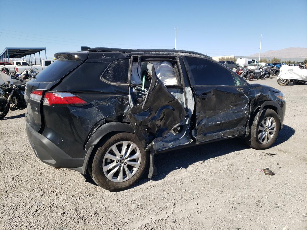 Image 3 of 2022 TOYOTA COROLLA CROSS LE 2022 with VIN 7MUBAABG8NV009948