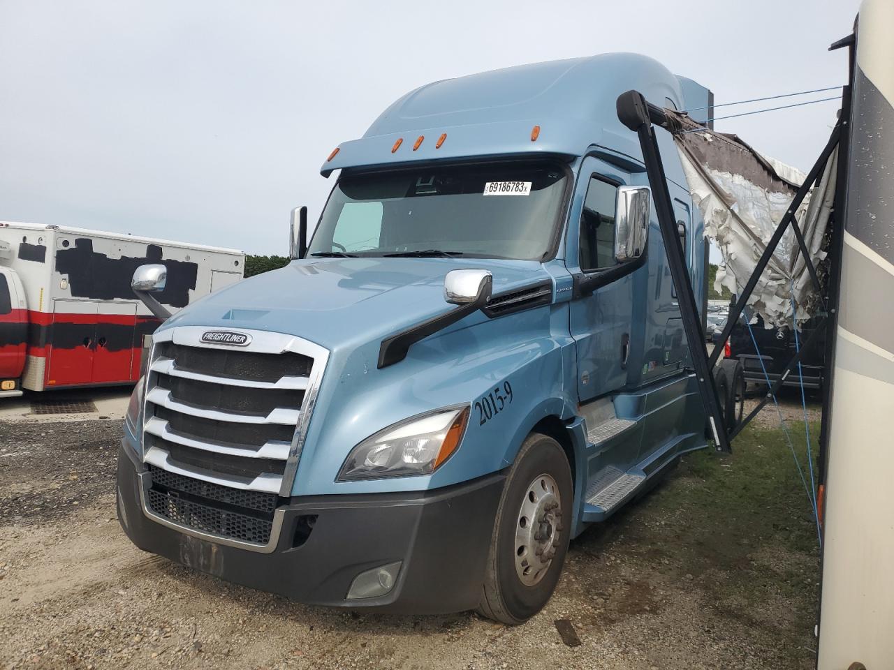 Image 2 of 2019 FREIGHTLINER CASCADIA 126  2019 with VIN 3AKJHHDR7KSKE2119