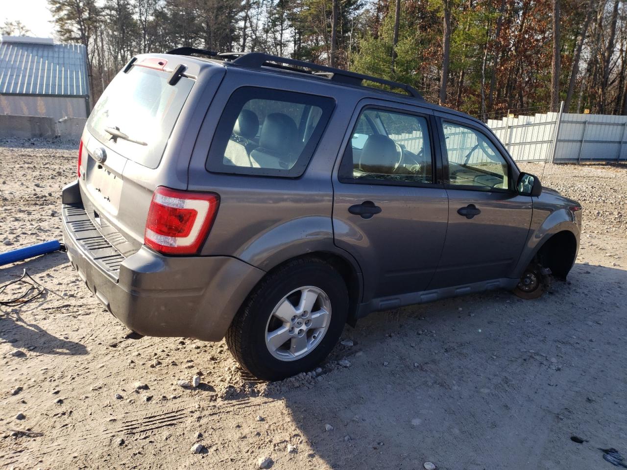 Obraz 3 z 2010 FORD ESCAPE XLS 2010 z VIN 1FMCU0C72AKA45985