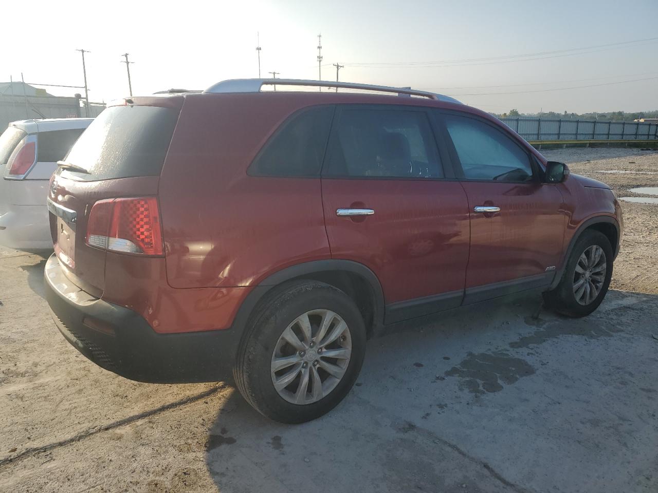 Image 3 of 2011 KIA SORENTO BASE 2011 with VIN 5XYKTDA22BG066263