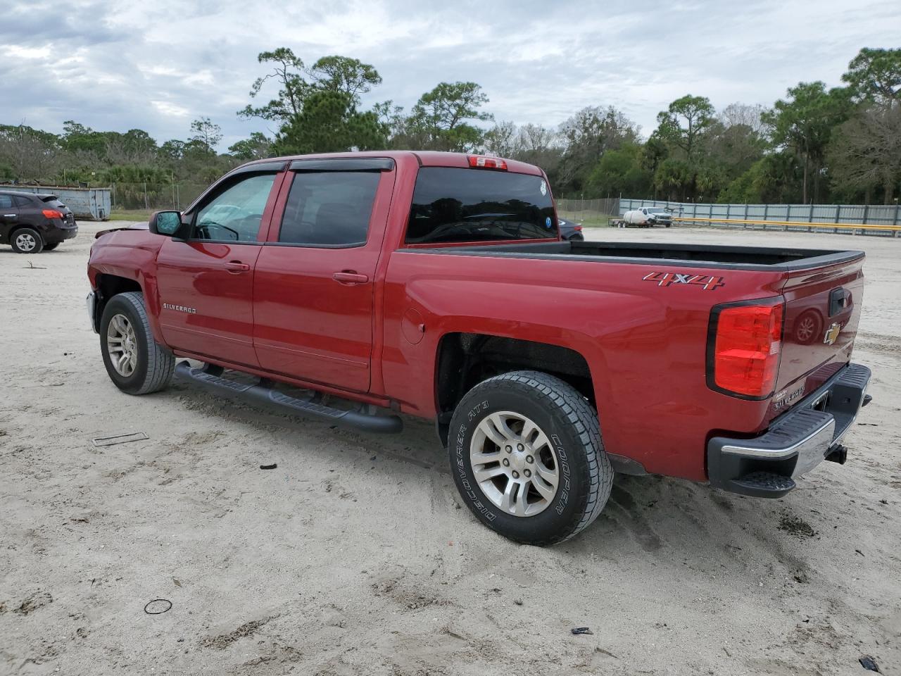 Image 2 of 2018 CHEVROLET SILVERADO K1500 LT 2018 with VIN 3GCUKREC3JG489672