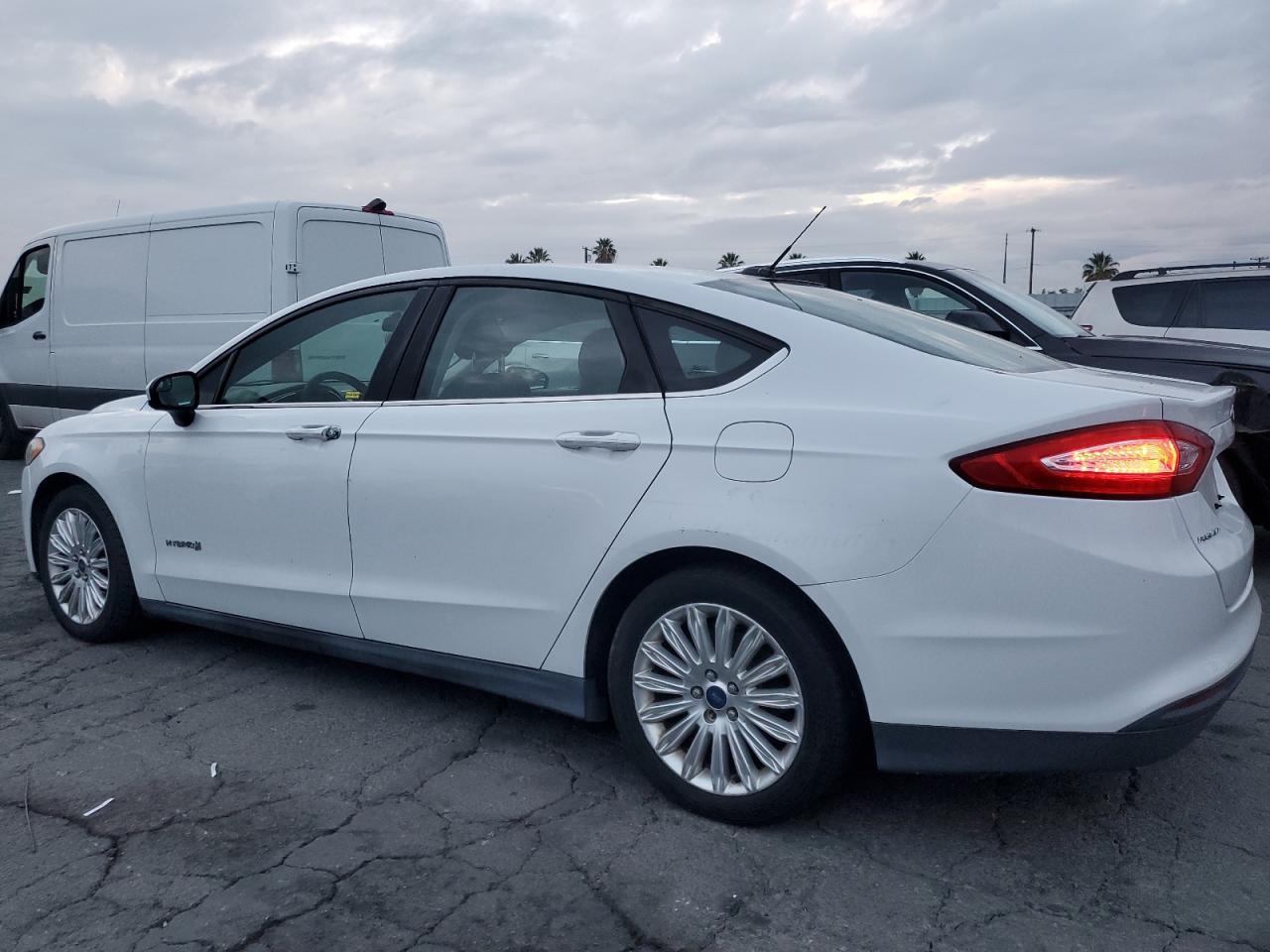 Image 2 of 2016 FORD FUSION S HYBRID 2016 with VIN 3FA6P0UU1GR175697